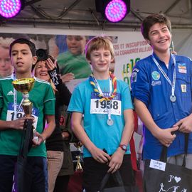 Une grande fête du sport avec près de 1500 coureur·se·s sur les 5/10km, courses jeunes et familles.Les vainqueurs des 10km ont battu le record de l'épreuve, avec la 8e meilleure performance mondiale chez les femmes!1700 euros ont été reversés à l’association Une maison au cœur de la vie, qui vient en aide aux familles dont les enfants sont hospitalisés à l’Institut Gustave-Roussy. Un grand merci aux 150 bénévoles, aux associations villejuifoises, et à tous les services de la ville.[Photos ©Anja Simonet / ©Raphaël Garnier]