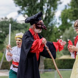 Une journée de fête pour les Seniors avec déjeuner festif abrité, spectacles et musique, dans une ambiance de guinguette conviviale et champêtre!