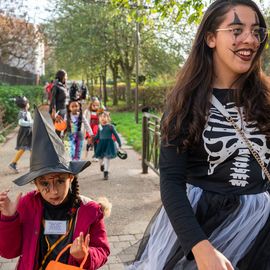 Petits monstres, savants fous, sorcières ou artistes en herbe s'en sont donnés à coeur joie pendant ces vacances d'automne. Entre ateliers, spectacles, bal, pas le temps s'ennuyer...