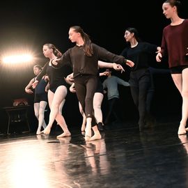 Retour en images sur la journée du 12 mars, avec l'atelier et sa restitution par les élèves du Conservatoire, suivi du spectacle "Une simple déclinaison de l’instant", de la Cie Les têtes penchées.[photos Anja Simonet]