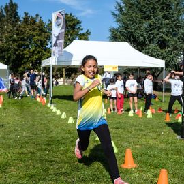 Une grande fête du sport avec près de 1500 coureur·se·s sur les 5/10km, courses jeunes et familles.Les vainqueurs des 10km ont battu le record de l'épreuve, avec la 8e meilleure performance mondiale chez les femmes!1700 euros ont été reversés à l’association Une maison au cœur de la vie, qui vient en aide aux familles dont les enfants sont hospitalisés à l’Institut Gustave-Roussy. Un grand merci aux 150 bénévoles, aux associations villejuifoises, et à tous les services de la ville.[Photos ©Anja Simonet / ©Raphaël Garnier]