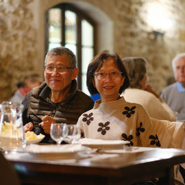 2 excursions étaient organisées pour nos seniors dans les Yvelines à la découverte à la Bergerie nationale de Rambouillet, sa ferme, ses élevages de moutons Mérinos élevés sur le site depuis 1786… Une visite agrémentée bien sûr d'un repas convivial en musique ![photos Sylvie Grima]