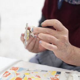Vendredi 31 mai et samedi 1er juin, la ville de Villejuif organisait son premier week-end de l’artisanat, pour mettre en lumière le talent des artisans locaux et informer sur les formations et apprentissage des CFA des métiers d’artisanat d’art et des organismes de formation. Les visiteurs ont pu échanger avec les exposants, découvrir leurs créations uniques et en apprendre davantage sur les techniques artisanales.  [photos Lucile Cubin]