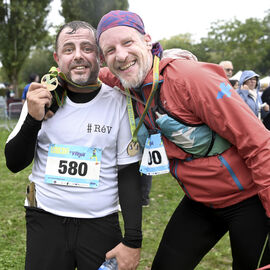 Malgré la pluie et un parc des Hautes-Bruyères détrempé, vous étiez encore plus nombreux que les 2 années précédentes sur les diverses courses à pied de la La Corrida de Villejuif: 5km, 10km, marche, courses scolaires et des familles... Bravo pour les performances, la bonne humeur et l'ambiance aux participants, aux bénévoles, à la photographe, aux clubs organisateurs et aux sponsors! [photo Lucile Cubin]