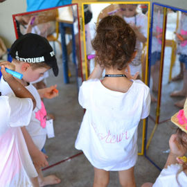 Près de 250 enfants des accueils de loisirs ont profité des jardins et jeux d'eau au stade nautique Youri-Gagarine. Plusieurs ateliers étaient proposés sous le thème de la "kermesse féérique".