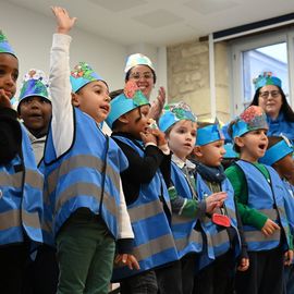 "Bien dans son corps, bien dans sa tête et bien dans sa Ville": autour de ces thématiques, du 14 au 19 novembre, Villejuif a mis en valeur le bien-être de l’enfant.De nombreuses activités étaient organisées dans toute la ville pour que les enfants puissent s’amuser, s’informer et partager un beau moment autour de leurs droits: ateliers, quizz, activités sportives, jeu de piste, chorale...