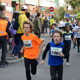 30e édition de la Corrida de Villejuif avec 2 courses adultes et 5 courses enfants.L'intégralité des photos des courses adultes sur https://t.co/T5aKXuC3KB