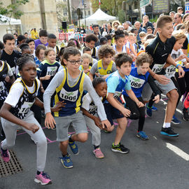 30e édition de la Corrida de Villejuif avec 2 courses adultes et 5 courses enfants.L'intégralité des photos des courses adultes sur https://t.co/T5aKXuC3KB