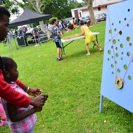 Samedi 22 juin, la jeunesse de Villejuif s'est réuni au 44 rue Jean-Mermoz autour d'un barbecue, concert, DJ, et animations pour une grande fête!