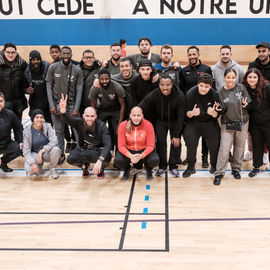 Le tournoi solidaire de Noël au profit des associations 94e Rue, Binkadi-so et Yacine Adli a encore été un franc succès cette année. Sur 3 jours, près de 1130 jeunes de 10 à 25 ont pu s'affronter sur le terrain de la halle Colette-Besson. Les matchs furent intenses mais le fair-play était aussi mis en valeur puisque des trophées ont été attribués aux joueurs et aux équipes représentant le plus les valeurs du sport![photos Sylvie Grima / Xiwen Wang]