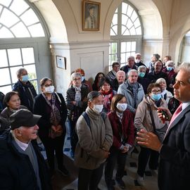 Les traditionnelles sorties d'automne emmenaient cette année une centaine de Seniors de Villejuif direction le Nord-Est, pour une escapade dans l'Aisne.Au programme : visite guidée du Domaine des Princes, à Condé en Brie, sabrage du champagne et dégustation, déjeuner en musique et flânerie dans le parc au cœur du village.[Photos Anja Simonet]