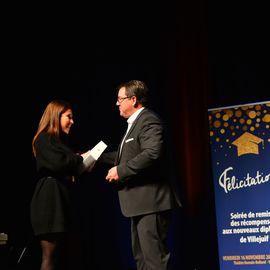 Les jeunes Villejuifois se sont rendus nombreux à cette soirée en leur honneur, pour récompenser leur réussite aux examens de tous niveaux (Bac, BEP, Master...) au cours de l'année 2018, et ponctuée d'une grande tombola et du concert de Nessryne.