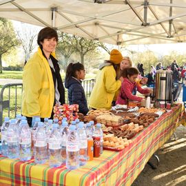 Dimanche 13 novembre, l'ASFI Villejuif Athlétisme organisait son 1er cross à destination des jeunes, au Parc Départemental des Hautes Bruyères. Pour cet évènement sportif, 17 clubs ont fait le déplacement avec plus de 500 athlètes âgé·e·s de 6 à 14 ans (catégorie Eveils à Minimes) ! [Photos Lucile Cubin]