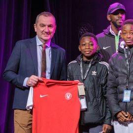 Plus de 350 acteurs du mouvement sportif étaient présents lors de l’évènement en leur honneur le samedi 7 janvier.Félicitations aux médaillés pour leurs performances, aux indispensables bénévoles pour leur dévouement quotidien et aux agents du service public communal qui permettent la pratique sportive.