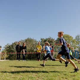 Avec près de 800 coureur·se·s et marcheur·se·s le matin et autant de jeunes et de familles l'après-midi, cette 34e édition a été de nouveau un événement sportif majeur à Villejuif et une journée de fête dans le parc des hautes-Bruyères baigné par le soleil d'automne !