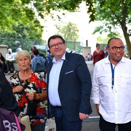 La liesse populaire du 13 juillet à Villejuif avec la guinguette, le bal variétés et le feu d'artifice de retour au parc Pablo Neruda.