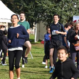 Une grande fête du sport avec près de 1500 coureur·se·s sur les 5/10km, courses jeunes et familles.Les vainqueurs des 10km ont battu le record de l'épreuve, avec la 8e meilleure performance mondiale chez les femmes!1700 euros ont été reversés à l’association Une maison au cœur de la vie, qui vient en aide aux familles dont les enfants sont hospitalisés à l’Institut Gustave-Roussy. Un grand merci aux 150 bénévoles, aux associations villejuifoises, et à tous les services de la ville.[Photos ©Anja Simonet / ©Raphaël Garnier]