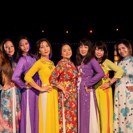 Un mois de janvier ponctué de festivités internationales: > Nouvel an berbère à la MPT Gérard Philipe avec poésie, musique, débats... permettant de mettre en valeurs les cultures Touarègue et berbère.> Nouvel an chinois et vietnamien dans le centre-ville organisé par la Pharmacie de la Mairie avec une superbe Danse du dragon> Nouvel an vietnamien à la MPT Gérard-Philipe avec spectacles, danses, arts martiaux, gastronomie... organisé par l’association Hoa Hiep Vong Tay Nhan Ai.[Photos Xiwen Wang]