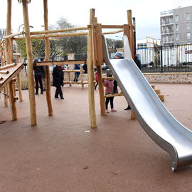 Samedi 23 novembre ont été inaugurés le jardin municipal des Plantes, nouveau parc de 3200m2 avenue de la République, et la Maison de la Nature, rue René Hamon.