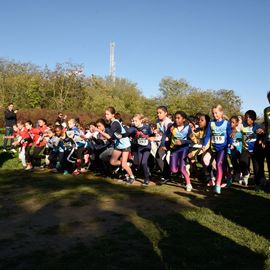 Dimanche 13 novembre, l'ASFI Villejuif Athlétisme organisait son 1er cross à destination des jeunes, au Parc Départemental des Hautes Bruyères. Pour cet évènement sportif, 17 clubs ont fait le déplacement avec plus de 500 athlètes âgé·e·s de 6 à 14 ans (catégorie Eveils à Minimes) ! [Photos Lucile Cubin]