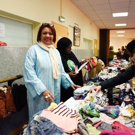 Encore un franc succès pour la Trocante des Parents !Après avoir déposé des objets devenus inutiles pendant les semaines précédant l'évènement, plus de 120 familles ont pu, ce dimanche 2 avril, utiliser leurs points ainsi récoltés pour venir chercher de nouveaux objets pour leurs enfants:jeux et jouets, vêtements, accessoires de puériculture...[photos Lucile Cubin]