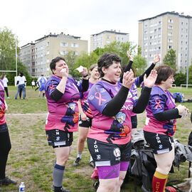 La section Rugby Santé du RCVB accueillait le tournoi annuel organisé par la Ligue Ile de France de Rugby. Au delà du tournoi sportif, c'était toute une journée de découverte et de sensibilisation avec des ateliers, une exposition, des échanges avec des professionnels de la santé et associations (La Niaque L'Asso, Jean Hin, l'association AFA, Soeur d'encre...). [photos Lucile Cubin]