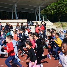 Toute la journée du 19 avril, le stade Louis Dolly a résonné des foulées et des cris d'encouragement des élèves d'élémentaire de Villejuif venus participer à la traditionnelle Course d'Endurance scolaire.