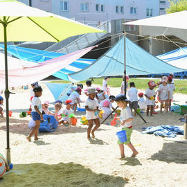 Près de 250 enfants des accueils de loisirs ont profité des jardins et jeux d'eau au stade nautique Youri-Gagarine. Plusieurs ateliers étaient proposés sous le thème de la "kermesse féérique".