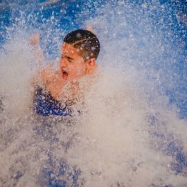 Zoom sur 3 activités enfance et jeunesse:▪️ Surf à Paris▪️ Initiation au pilotage de drones▪️ Sortie à la Ferme Pédagogique[Photos Alex Bonnemaison / Anja Simonet / Xiwen Wang]