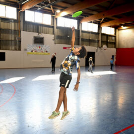 Hip-hop, trampoline, rugby, frisbee, pyramides humaines... Les vacances d'automne ont été sportives, et renversantes pour les jeunes villejuifois qui ont participé aux stages proposés par les services municipaux pendant ces vacances d'automne. [photos Lucile Cubin / Direction de la Communication]