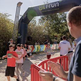 Avec près de 800 coureur·se·s et marcheur·se·s le matin et autant de jeunes et de familles l'après-midi, cette 34e édition a été de nouveau un événement sportif majeur à Villejuif et une journée de fête dans le parc des hautes-Bruyères baigné par le soleil d'automne !