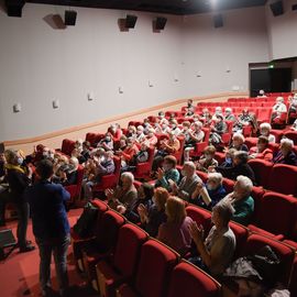 Zoom sur 2 temps forts de cette Semaine nationale des seniors: le spectacle de la compagnie de théâtre les Sans Âge, et la guinguette de clôture.