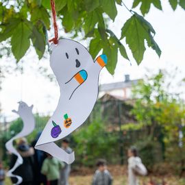 Petits monstres, savants fous, sorcières ou artistes en herbe s'en sont donnés à coeur joie pendant ces vacances d'automne. Entre ateliers, spectacles, bal, pas le temps s'ennuyer...