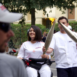 Sportifs amateurs, entrepreneurs, para-athlètes... ils étaient 15, sur la portion villejuifoise du parcours, à se relayer pour porter la flamme olympique des Jeux de Paris 2024.  [photos Sylvie Grima, Xiwen Wang, Lucile Cubin, direction de la Communication]