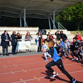 Toute la journée du 19 avril, le stade Louis Dolly a résonné des foulées et des cris d'encouragement des élèves d'élémentaire de Villejuif venus participer à la traditionnelle Course d'Endurance scolaire.