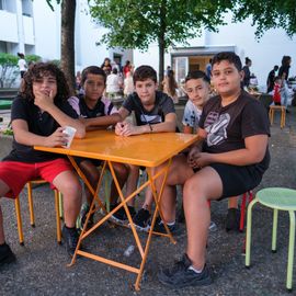 Proposées par les habitants dans le cadre de Villejuif respire, les fêtes de quartier Hautes-Bruyères et Lebon-Lamartine, samedi 27 août, ont permis aux habitants de prolonger les vacances d'été ou de se retrouver pour celles et ceux qui revenaient de congés.[Photos Sylvie Grima]