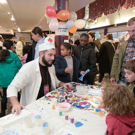 Pendant 2 semaines, la ville a choisi de mettre en valeur le droit à la santé des enfants avec des conférences et ateliers, des expos, des formations et de nombreuses animations et jeux pour les enfants et leurs parents.[photos Sylvie Grima / Lucile Cubin]