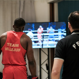 Déjà la 6e édition du Villejuif Boxing Show. Une soirée de qualité cette année encore avec des combats de haut niveau national et international en boxe anglaise et boxe pieds-poings. [photos Sylvie Grima / Lucile Cubin]