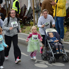 30e édition de la Corrida de Villejuif avec 2 courses adultes et 5 courses enfants.L'intégralité des photos des courses adultes sur https://t.co/T5aKXuC3KB