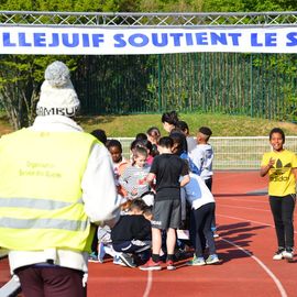 Toute la journée du 19 avril, le stade Louis Dolly a résonné des foulées et des cris d'encouragement des élèves d'élémentaire de Villejuif venus participer à la traditionnelle Course d'Endurance scolaire.