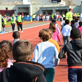 Toute la journée du 19 avril, le stade Louis Dolly a résonné des foulées et des cris d'encouragement des élèves d'élémentaire de Villejuif venus participer à la traditionnelle Course d'Endurance scolaire.