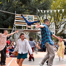 2 journées de fête, en centre-ville et au pied de la tour du 44 Jean Mermoz, organisées par le Théâtre Romain Rolland et la Ville.Un moment de féérie qui s'est aussi cette année installé en cœur de quartier pour permettre à tous d’admirer les prouesses des acrobates ![Photos Lucile Cubin]