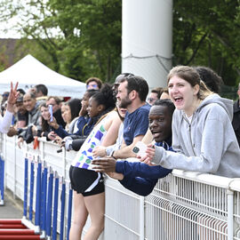 Plus de 500 athlètes ont répondu présents pour transpirer sous les premières chaleurs du printemps et les efforts fournis sur la piste du stade Louis Dolly ce samedi 26 avril. Un nouveau succès pour cette 8e édition du Meeting d'Athlétisme, un évènement organisé par l'ASFI Villejuif Athlétisme et ses nombreux bénévoles, avec la Ville de Villejuif. [photos Lucile Cubin]