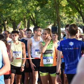 Une grande fête du sport avec près de 1500 coureur·se·s sur les 5/10km, courses jeunes et familles.Les vainqueurs des 10km ont battu le record de l'épreuve, avec la 8e meilleure performance mondiale chez les femmes!1700 euros ont été reversés à l’association Une maison au cœur de la vie, qui vient en aide aux familles dont les enfants sont hospitalisés à l’Institut Gustave-Roussy. Un grand merci aux 150 bénévoles, aux associations villejuifoises, et à tous les services de la ville.[Photos ©Anja Simonet / ©Raphaël Garnier]