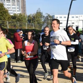 Une grande fête du sport avec près de 1500 coureur·se·s sur les 5/10km, courses jeunes et familles.Les vainqueurs des 10km ont battu le record de l'épreuve, avec la 8e meilleure performance mondiale chez les femmes!1700 euros ont été reversés à l’association Une maison au cœur de la vie, qui vient en aide aux familles dont les enfants sont hospitalisés à l’Institut Gustave-Roussy. Un grand merci aux 150 bénévoles, aux associations villejuifoises, et à tous les services de la ville.[Photos ©Anja Simonet / ©Raphaël Garnier]