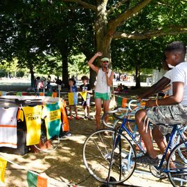 Le 1er village Villejuif respire 2022 s'est installé dans le parc des Hautes-Bruyères et dans la cité du Vercors, avec son lot d'animations et la fête du 13 juillet![Photos Lucile Cubin / Direction de la Communication]