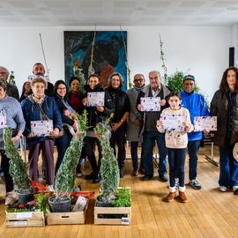Le jury a remis ce samedi 19 novembre les prix aux meilleur·e·s jardinier·ère·s de Villejuif pour leur contribution au fleurissement de la ville.Le palmarès 2022 : https://www.villejuif.fr/30-2171/fiche/concours-des-meilleurs-jardiniers-les-laureats-2022.htm