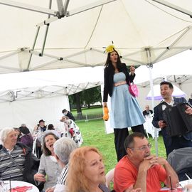 Heureux de se retrouver pour cet après-midi convivial et musical, nos Seniors ont bravé la pluie battante de ce 13 juillet!