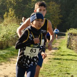 Dimanche 13 novembre, l'ASFI Villejuif Athlétisme organisait son 1er cross à destination des jeunes, au Parc Départemental des Hautes Bruyères. Pour cet évènement sportif, 17 clubs ont fait le déplacement avec plus de 500 athlètes âgé·e·s de 6 à 14 ans (catégorie Eveils à Minimes) ! [Photos Lucile Cubin]