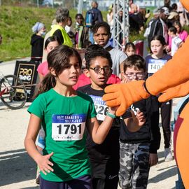 Une grande fête du sport avec près de 1500 coureur·se·s sur les 5/10km, courses jeunes et familles.Les vainqueurs des 10km ont battu le record de l'épreuve, avec la 8e meilleure performance mondiale chez les femmes!1700 euros ont été reversés à l’association Une maison au cœur de la vie, qui vient en aide aux familles dont les enfants sont hospitalisés à l’Institut Gustave-Roussy. Un grand merci aux 150 bénévoles, aux associations villejuifoises, et à tous les services de la ville.[Photos ©Anja Simonet / ©Raphaël Garnier]